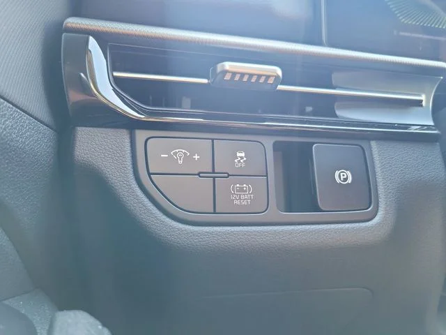 New 2026 Snow White Pearl Kia LX image 27