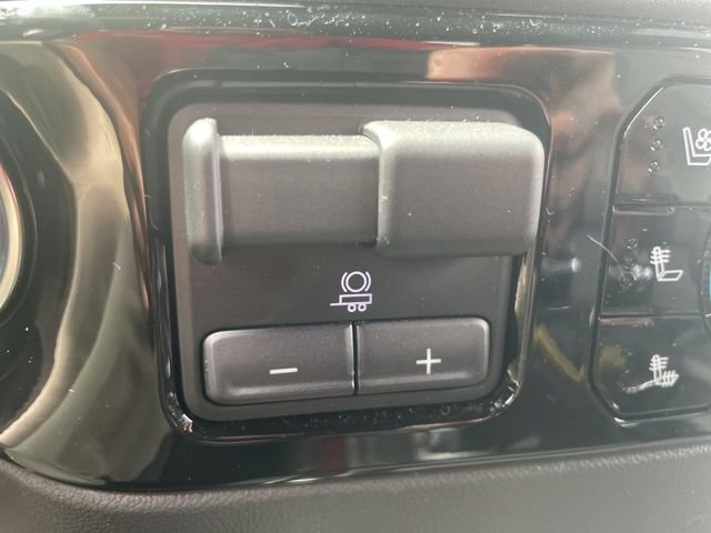Used 2025 White Chevrolet ZR2 image 25