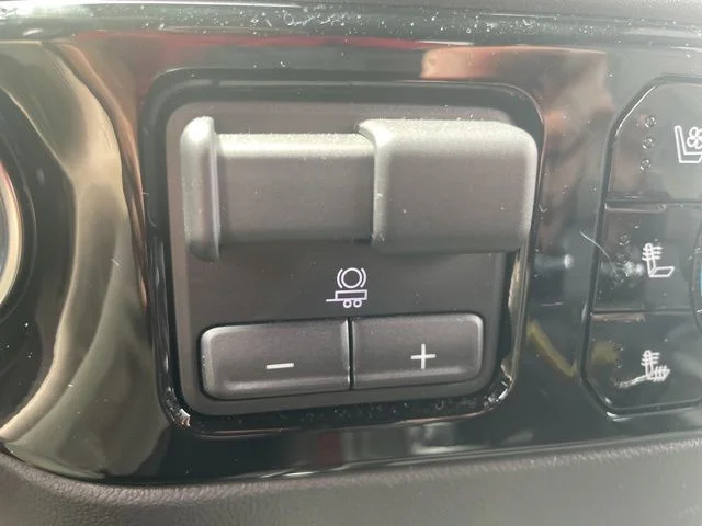 Used 2025 White Chevrolet ZR2 image 25