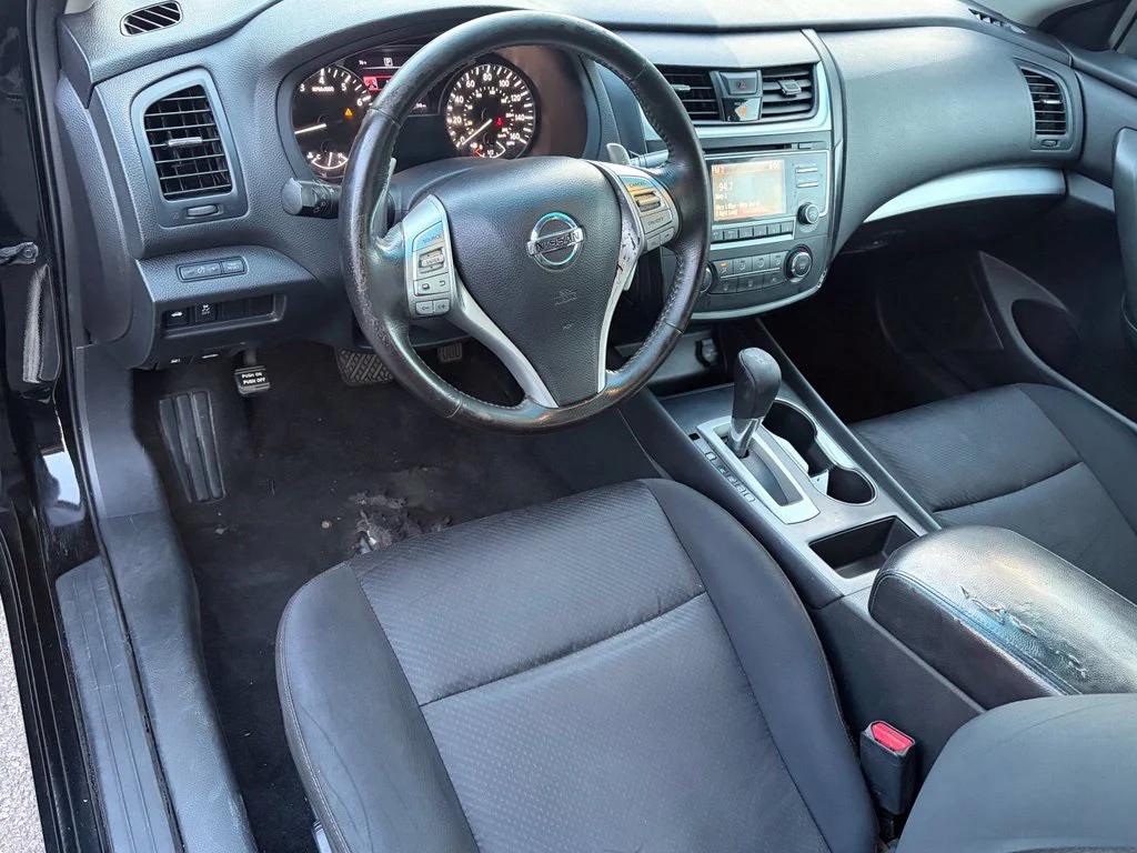 Used 2016 Super Black Nissan 2.5 SR image 18