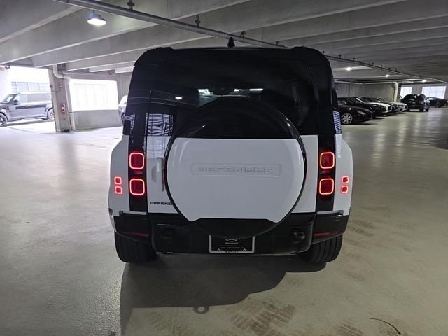 Used 2024 Fuji White Land Rover X-Dynamic SE image 4