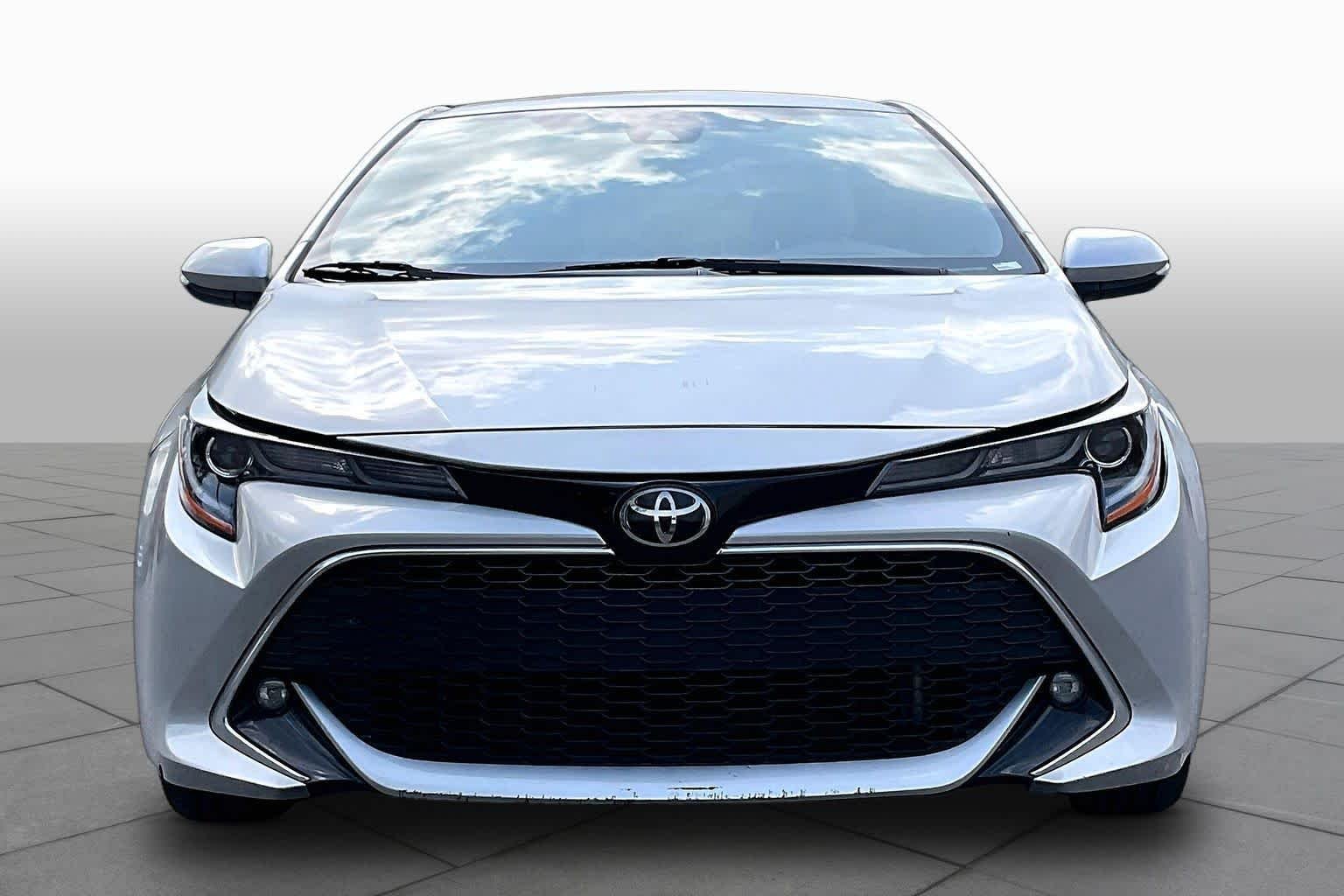 Used 2019 Classic Silver Metallic Toyota XSE image 3