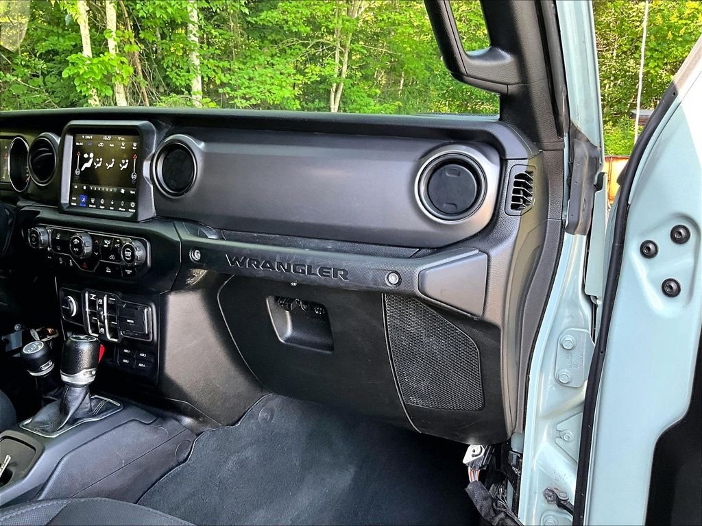 Used 2023 Earl Clearcoat Jeep Sport S image 13