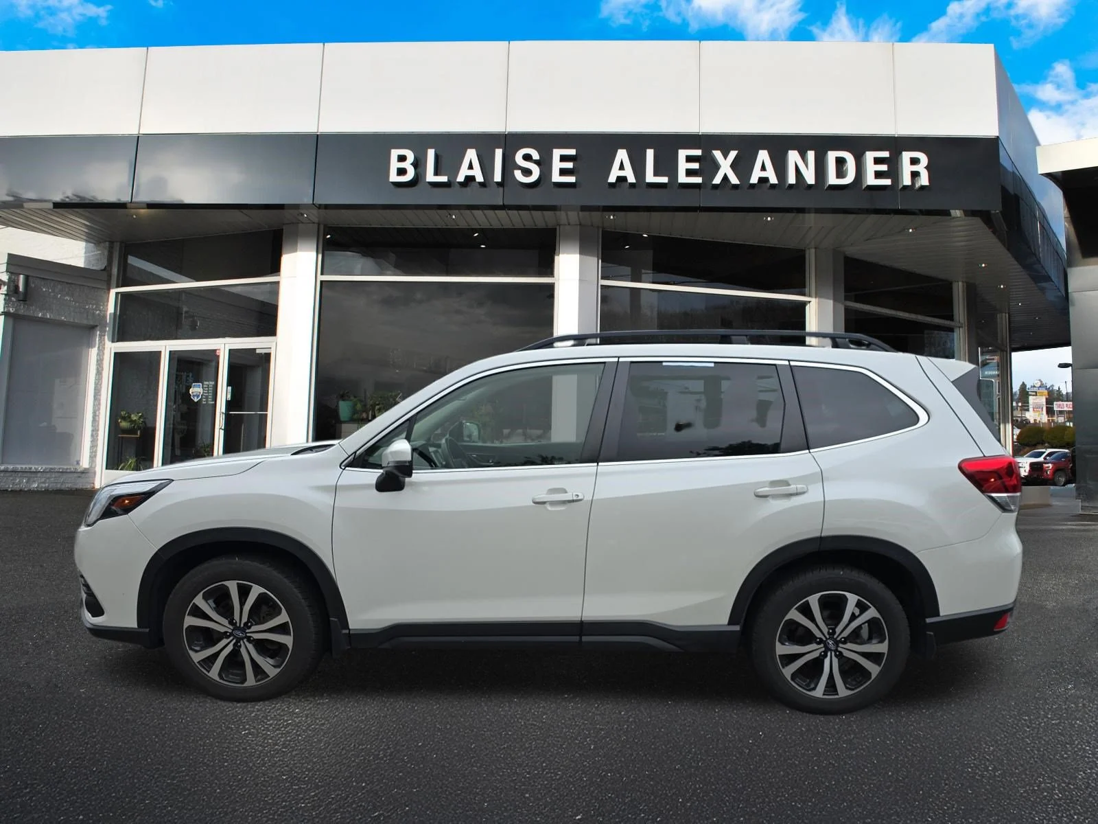 Used 2023 Crystal White Pearl Subaru Limited image 7