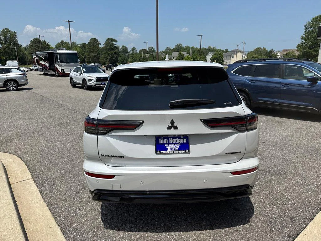 New 2026 White Diamond Mitsubishi LE 1.5T S-AWC image 5