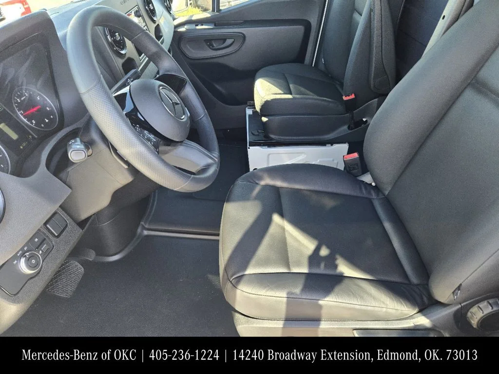 Used 2025 White Mercedes-Benz Cargo 170 WB image 13