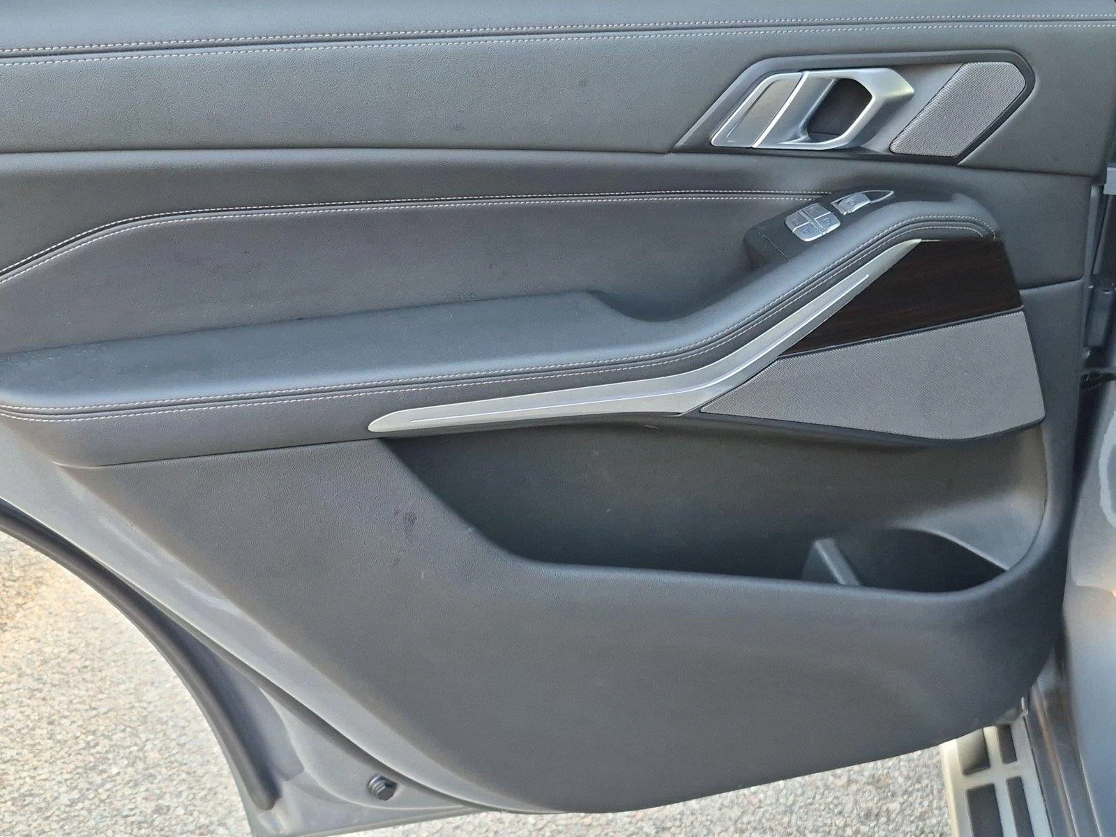 Used 2024 Skyscraper Grey Metallic BMW xDrive40i image 26