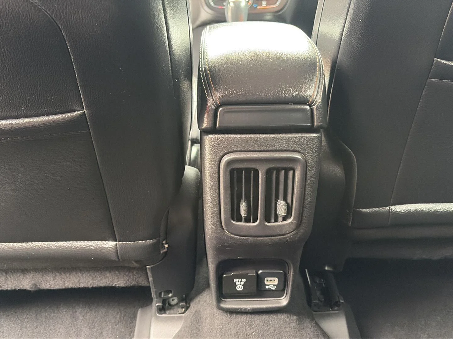 Certified Used 2019 Diamond Black Crystal Pearlcoat Jeep Latitude image 30