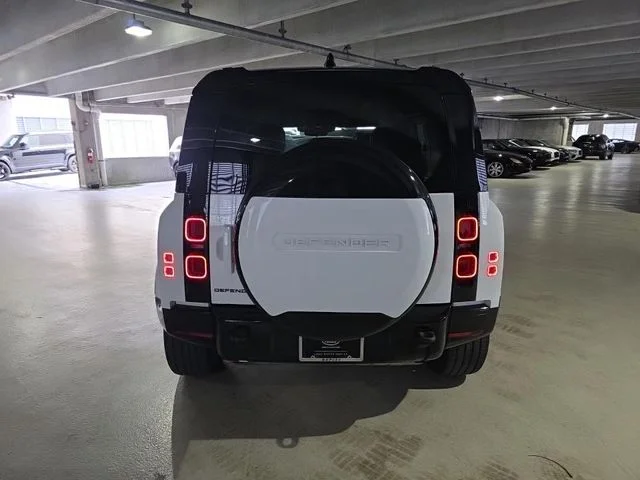 Used 2024 Fuji White Land Rover X-Dynamic SE image 4