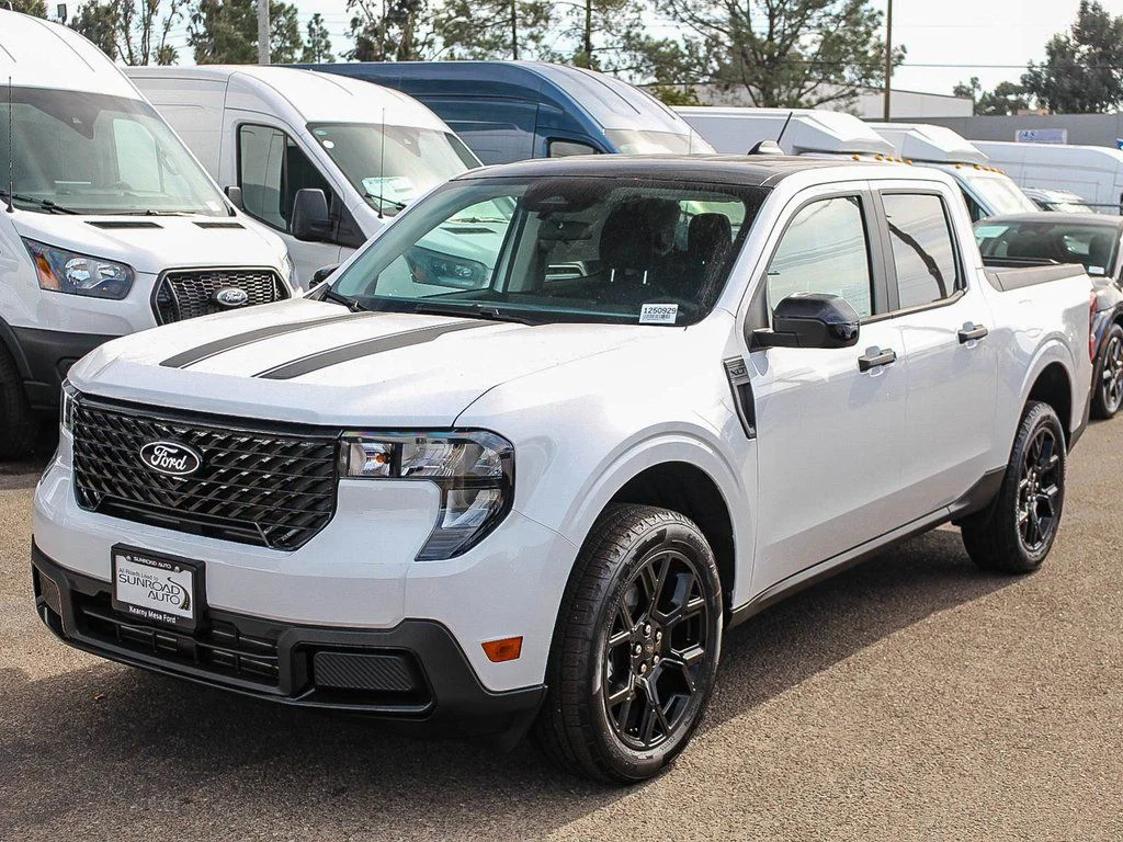 New 2025 White Ford XLT image 3