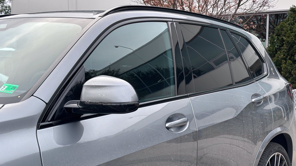 Used 2026 Skyscraper Grey Metallic BMW xDrive40i image 13