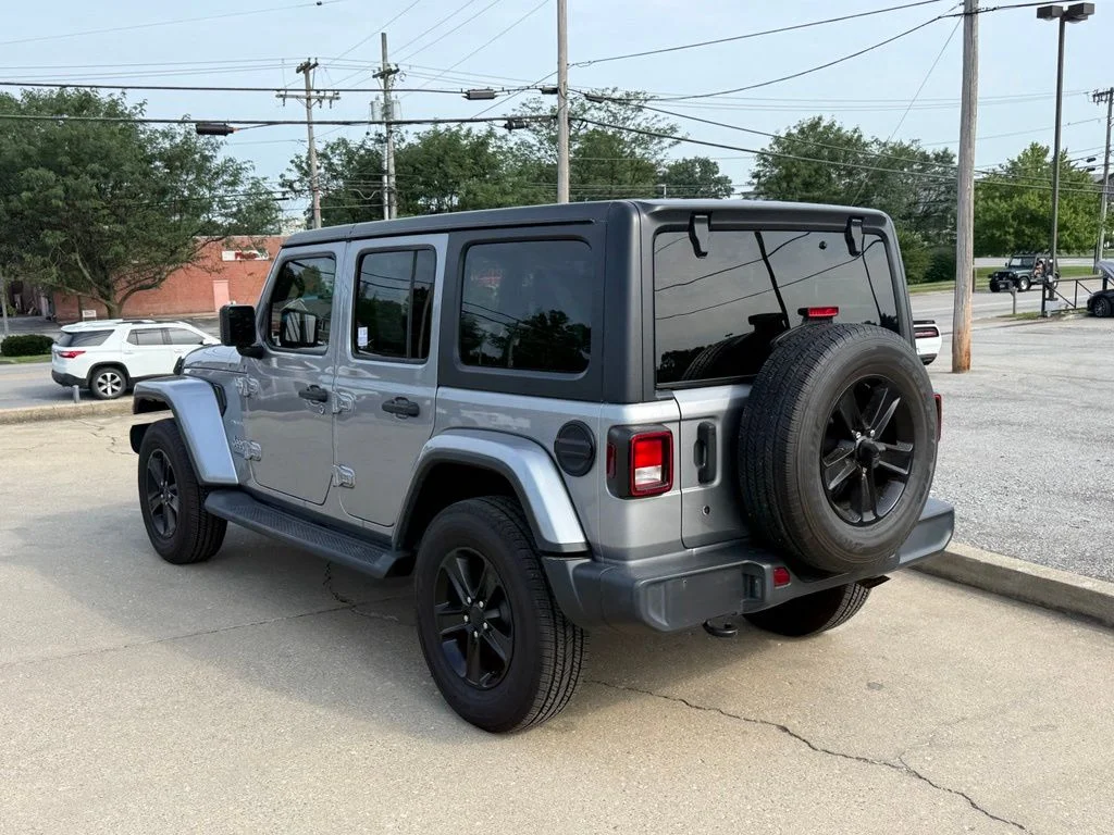 Used 2020 Silver Jeep Unlimited Sahara image 8