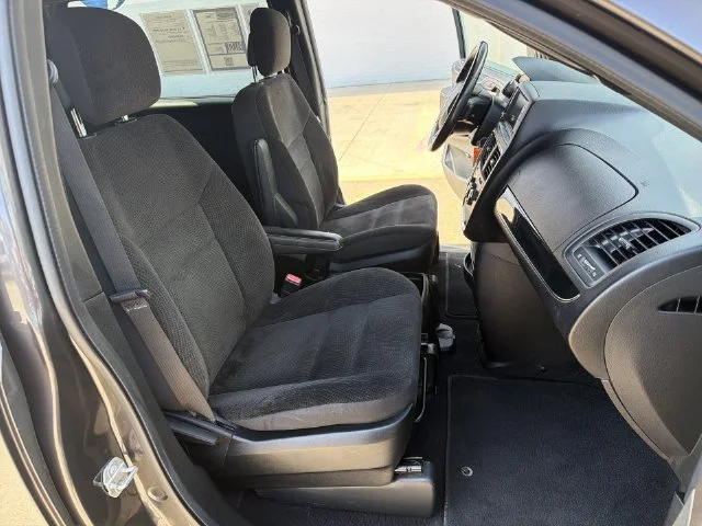 Used 2018 Gray Dodge SE Plus image 27