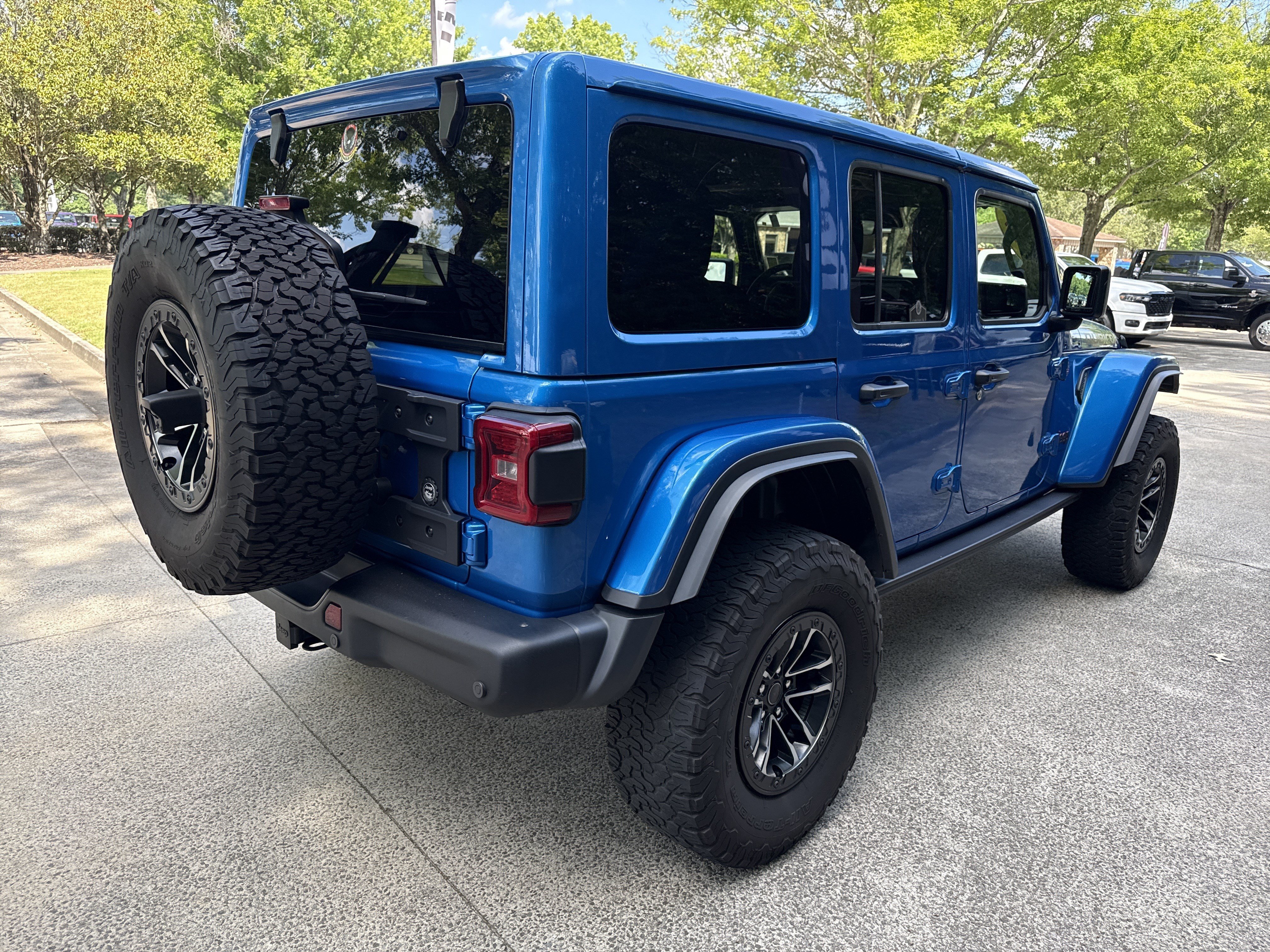 Used 2024 Hydro Blue Pearlcoat Jeep Rubicon X image 7