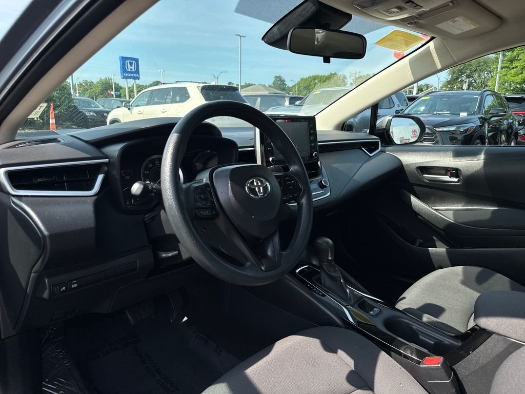Used 2020  Toyota LE image 13