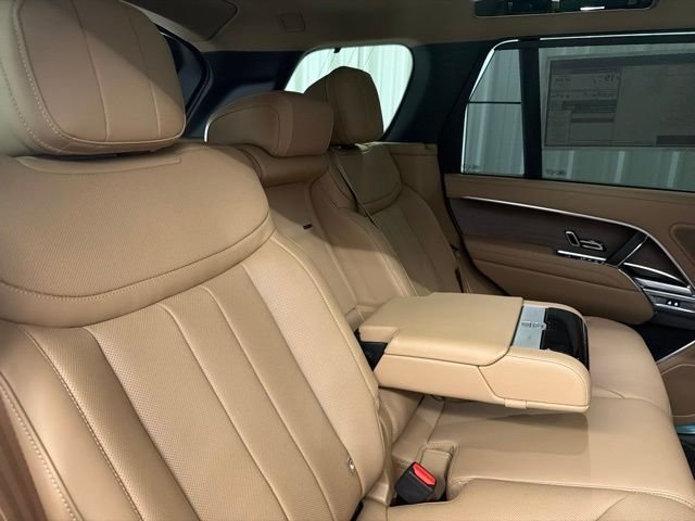 New 2026 Eiger Grey Land Rover SE image 18