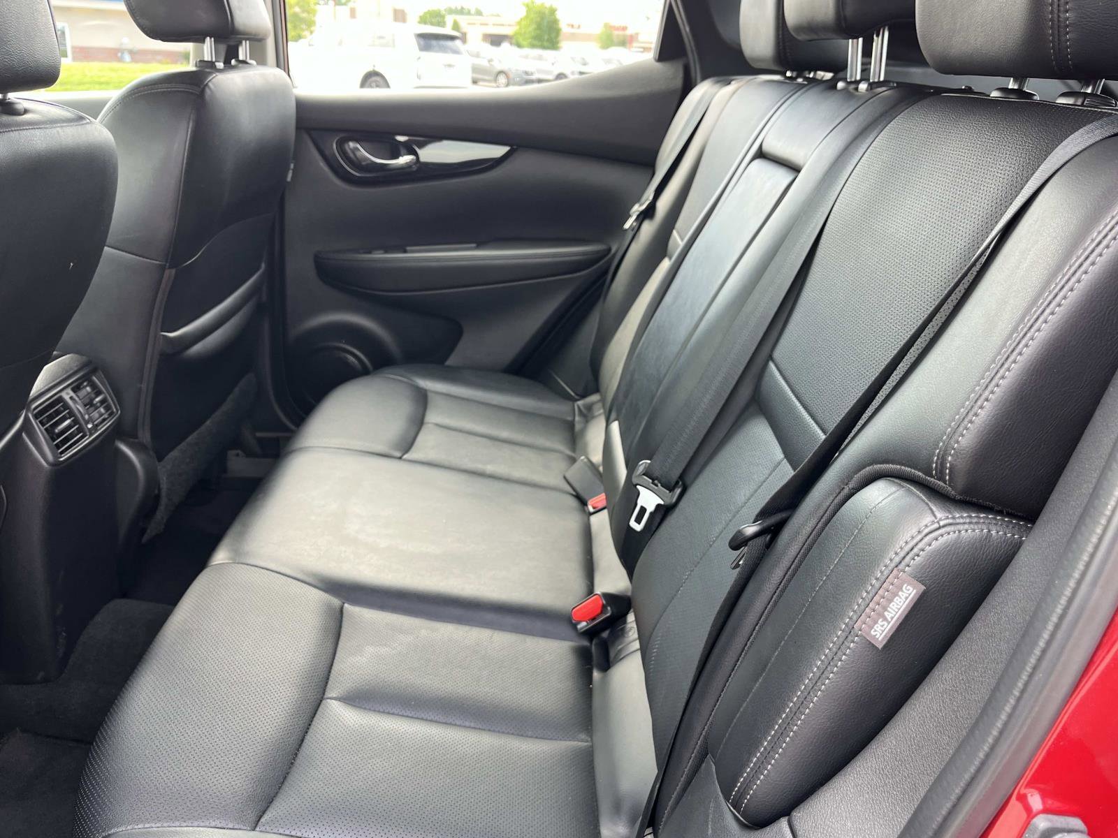Used 2021 Scarlet Ember Tintcoat Nissan SL image 19