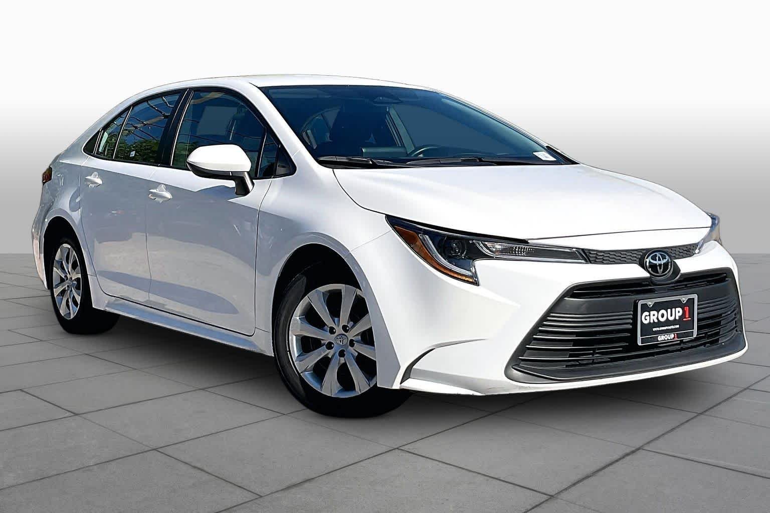 Used 2025 Ice Cap Toyota LE image 3