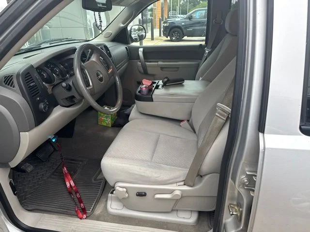 Used 2013 Silver GMC SLE image 12
