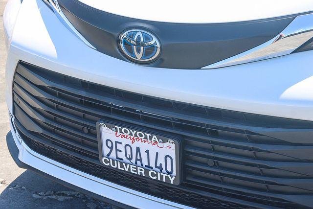 Certified Used 2023 PLATINUM WHITE PEARL MC. Toyota  image 5