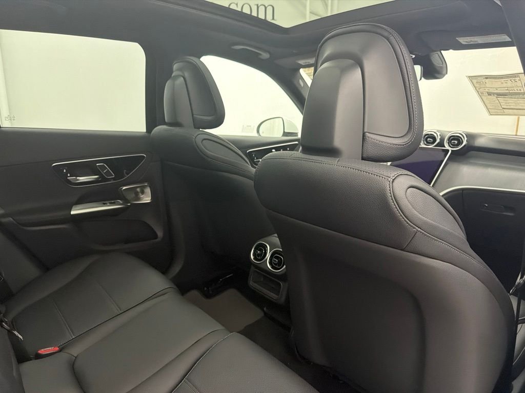 New 2027 Polar White Mercedes-Benz GLC 300 image 24