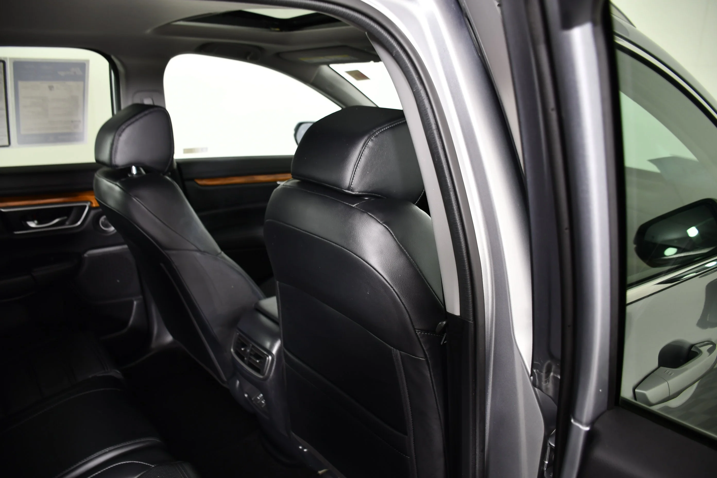 Used 2019 Lunar Silver Metallic Honda Touring image 45