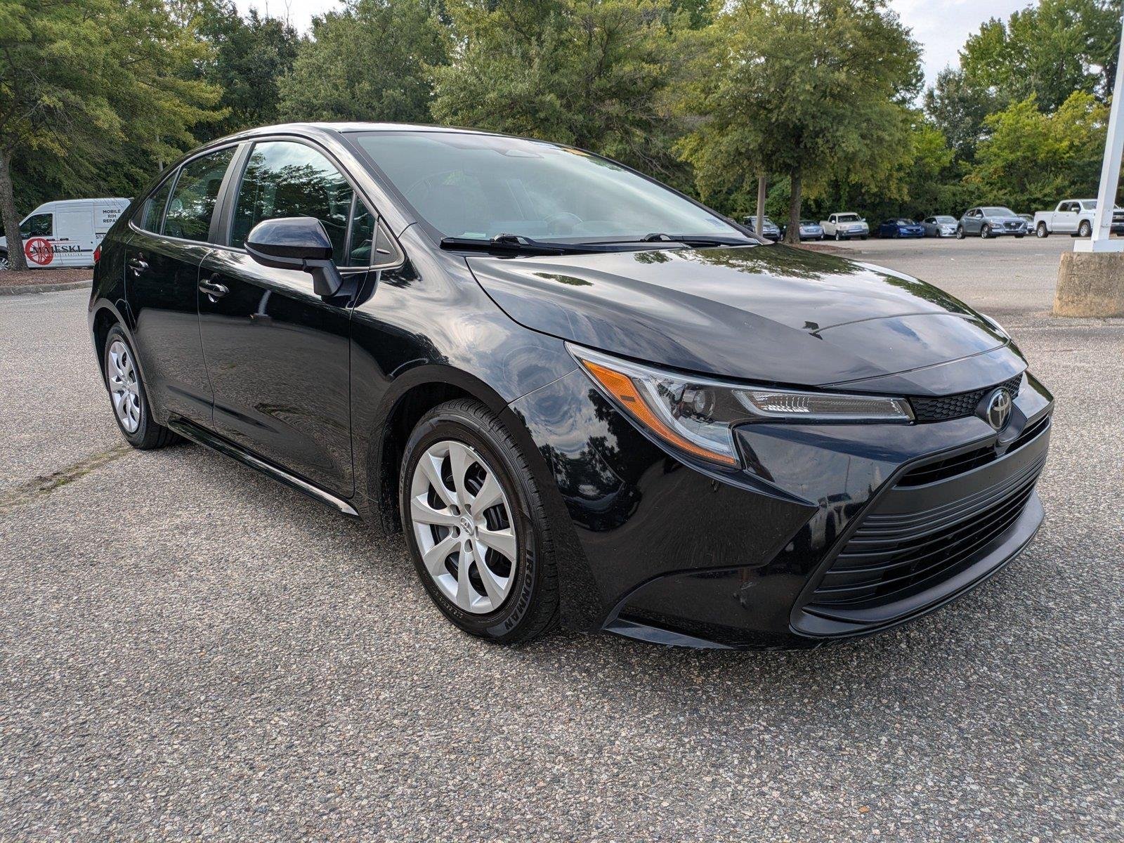 Used 2024  Toyota LE image 2