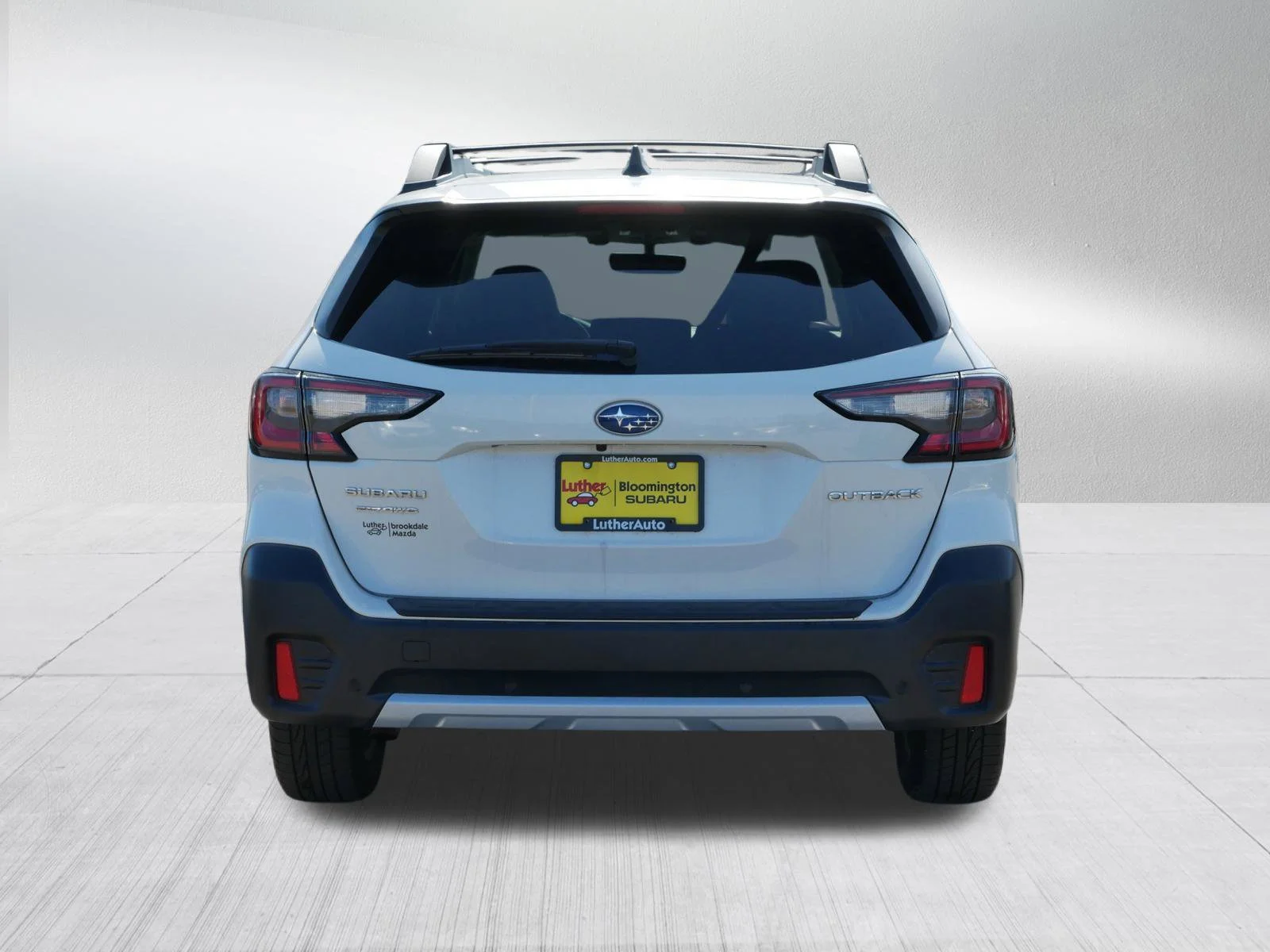 Used 2020 Crystal White Pearl Subaru Limited image 6