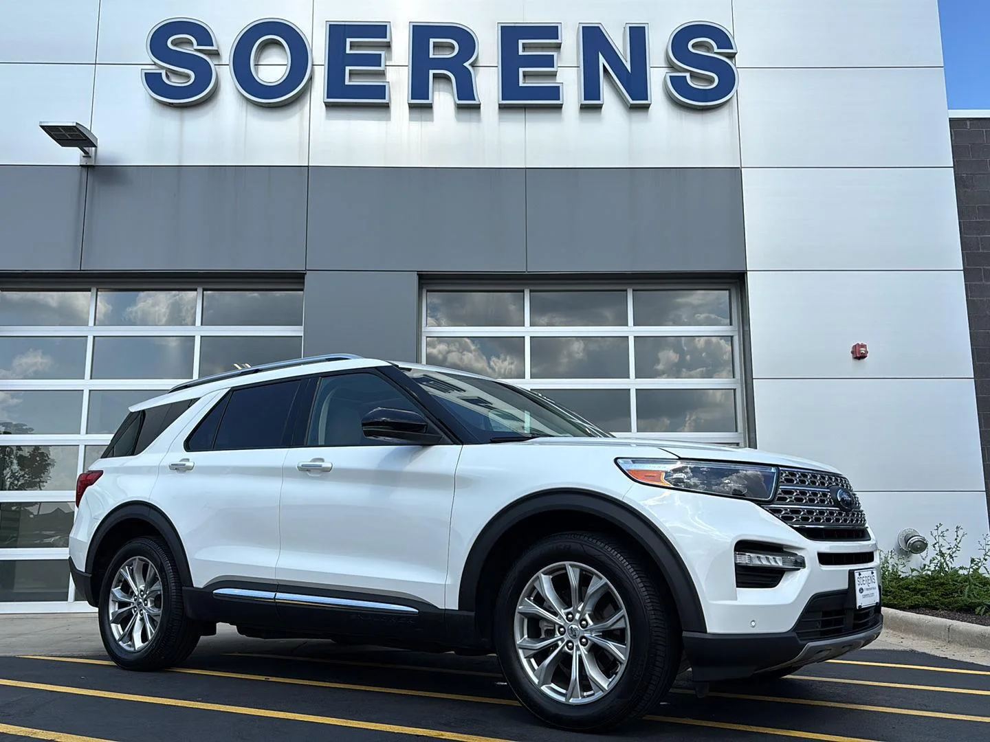 Used 2020 Star White Metallic Tri-Coat Ford Limited image 1
