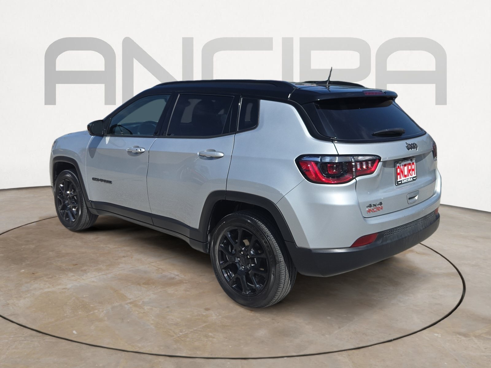 Used 2024 Silver Zynith Metallic Clearcoat Jeep Latitude image 8