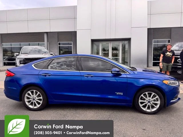 Used 2018 Blue Ford SE Luxury image 4
