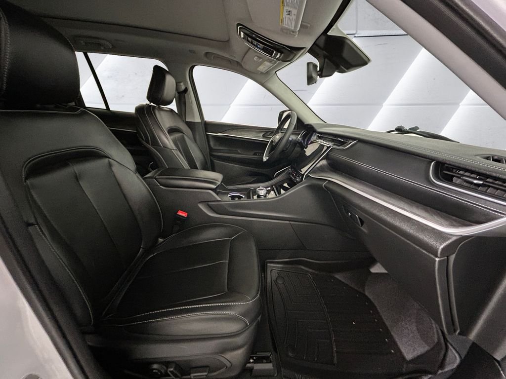 Used 2023 White Jeep Limited image 13