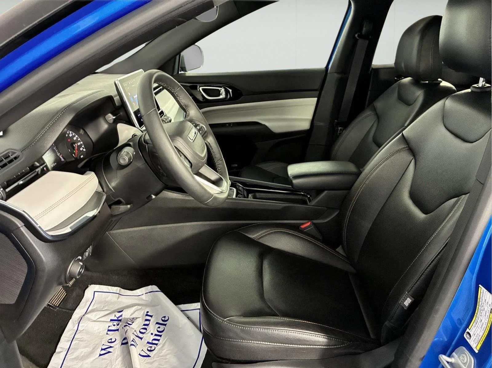 Used 2024 Hydro Blue Pearlcoat Jeep Limited image 24