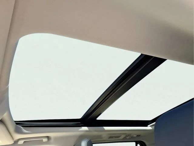 Used 2025  Ford Platinum image 17