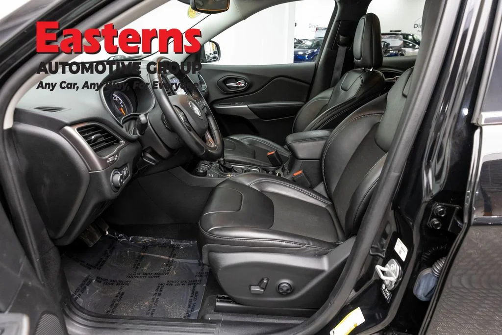 Used 2021 Black Jeep Latitude Plus image 13