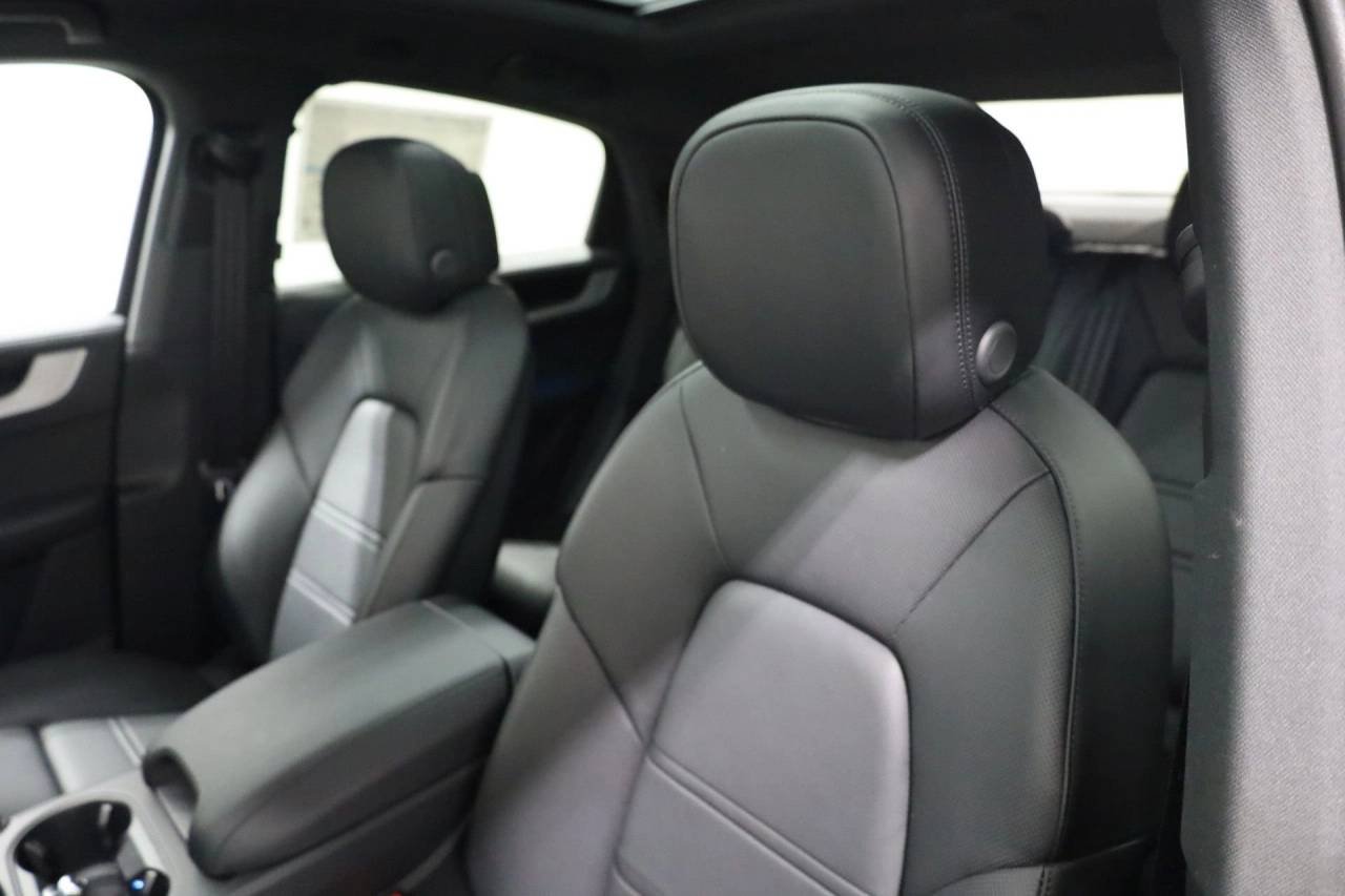 Used 2026 White Porsche Coupe image 19