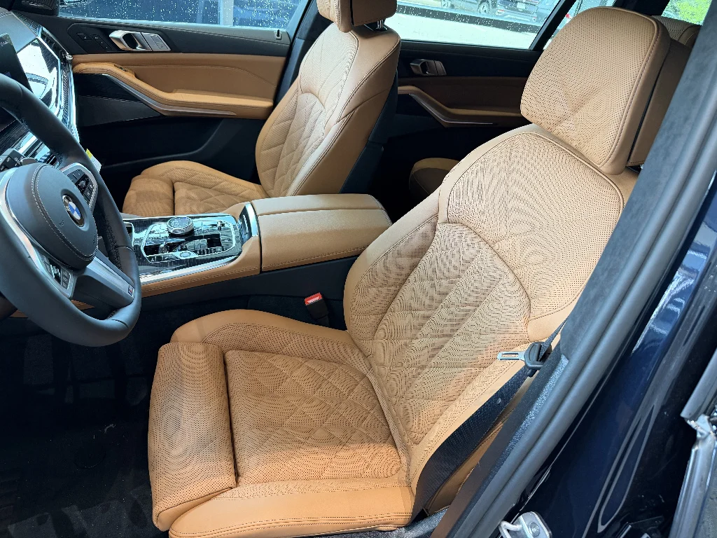 2027 BMW X7 40i - Photo 12