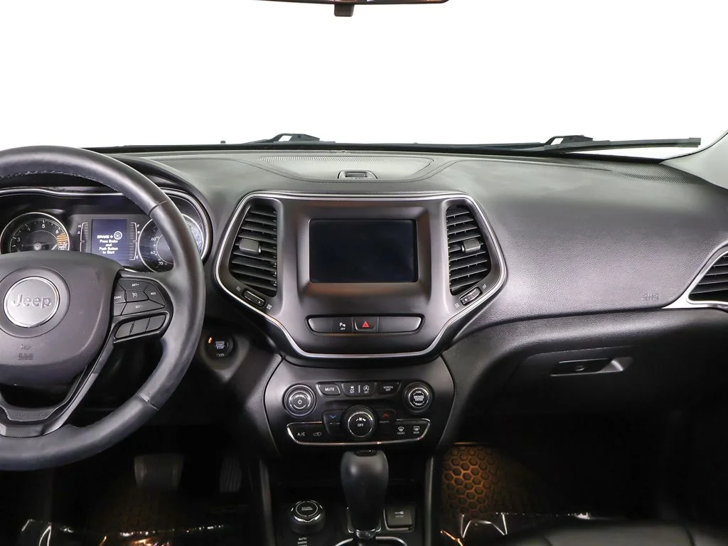 Used 2019 Gray Jeep Latitude Plus image 33