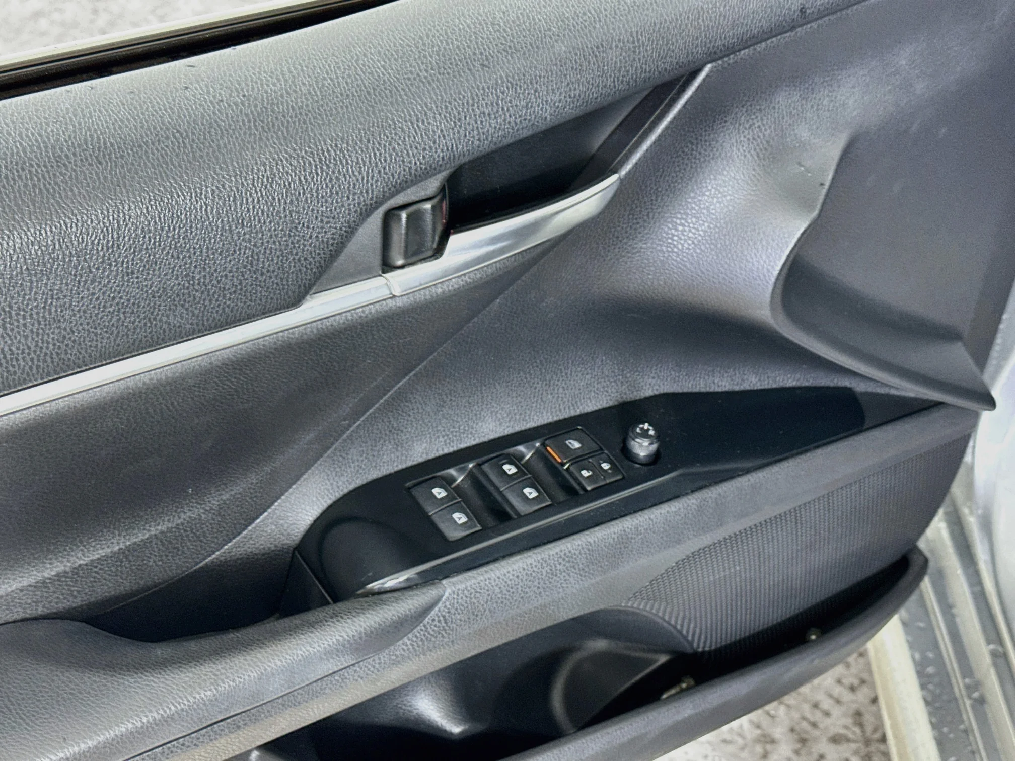 Used 2018 Celestial Silver Metallic Toyota SE image 17