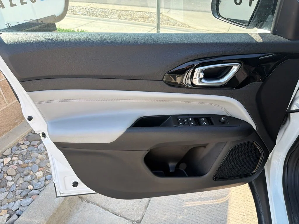Used 2022 White Jeep Limited image 7
