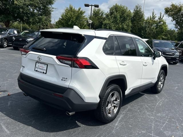 Used 2025 White Toyota XLE image 4