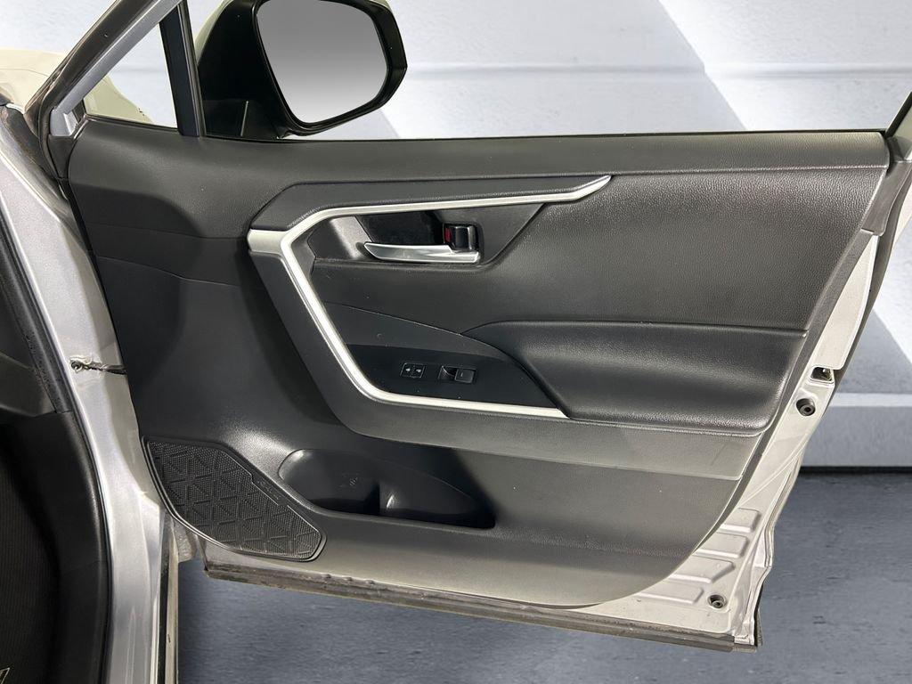 Used 2022 Silver Toyota XLE Premium image 15