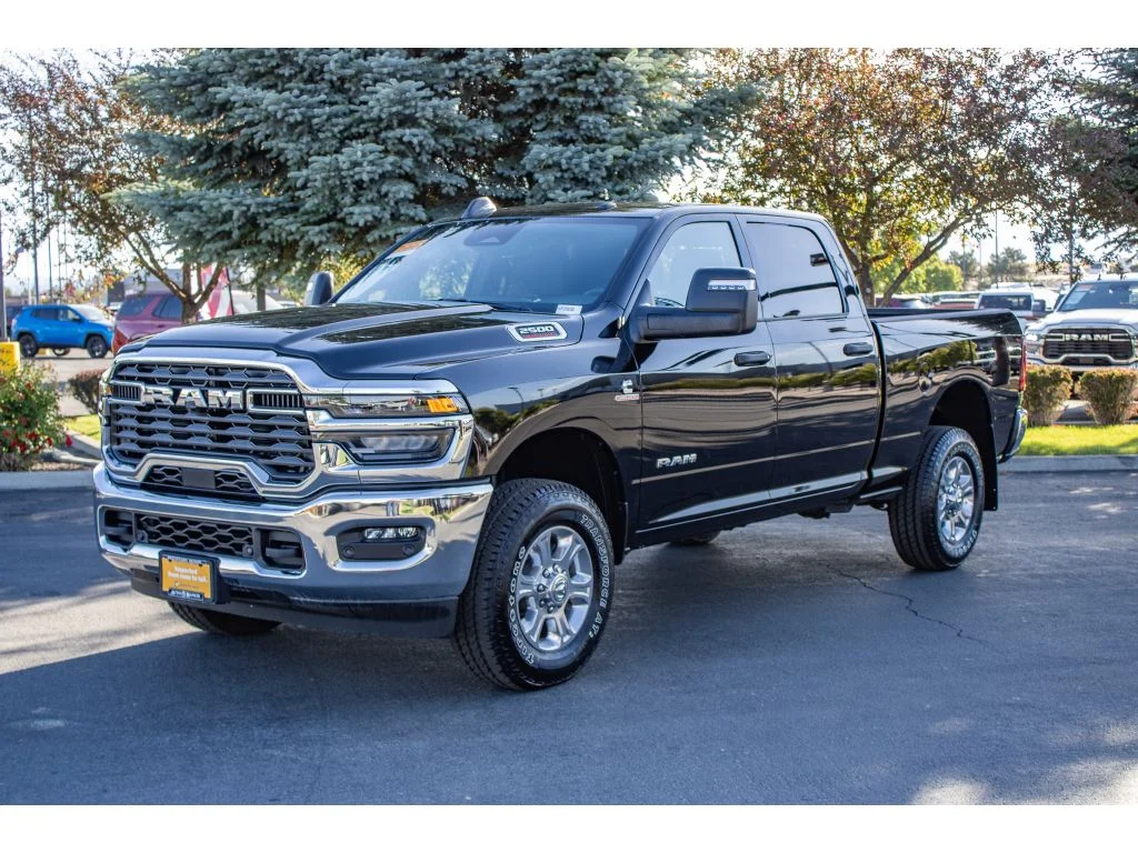 Certified Used 2025 Diamond Black Crystal Pearlcoat Ram Big Horn image 4