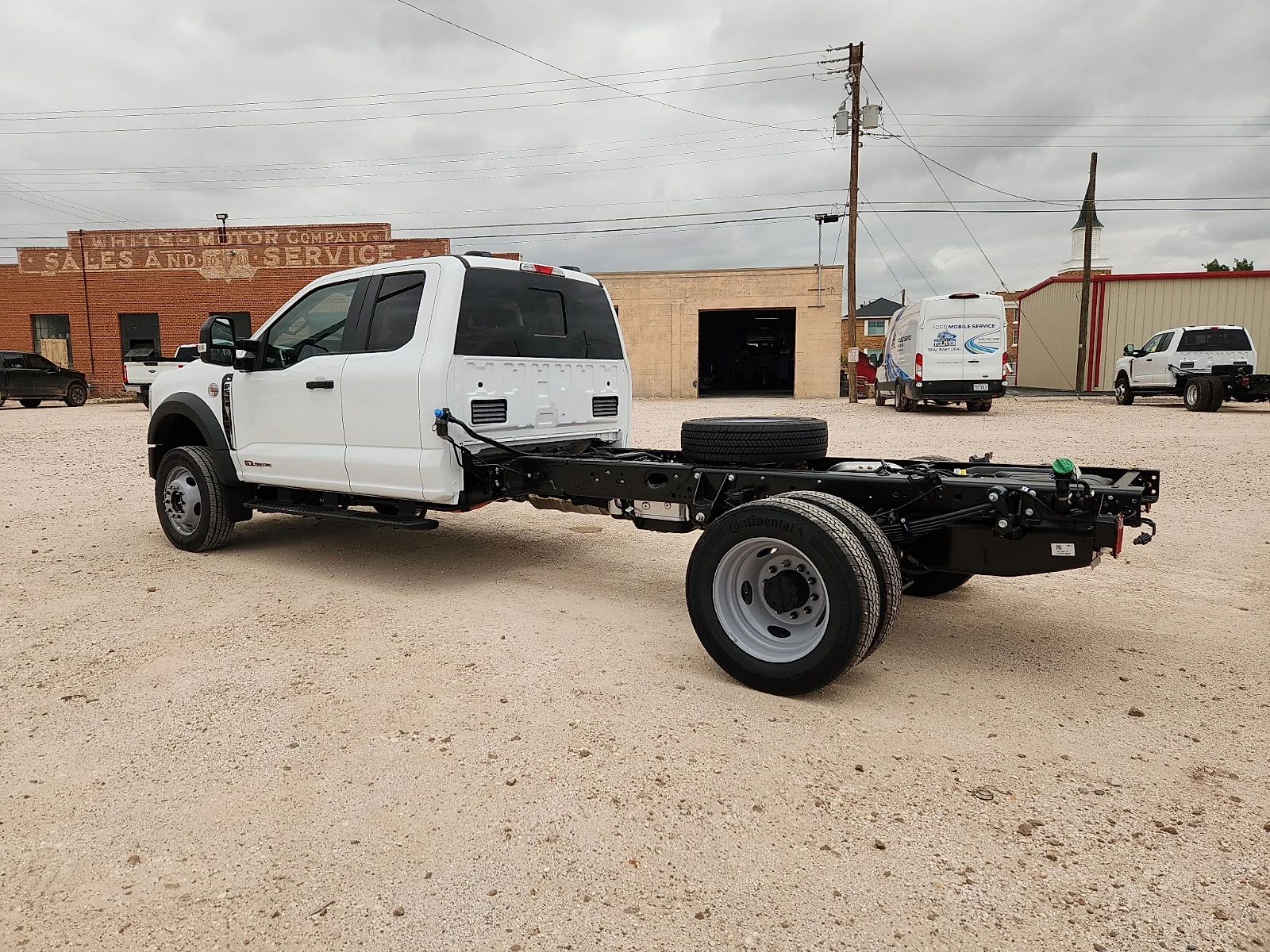 New 2026 Oxford White Ford XL image 4