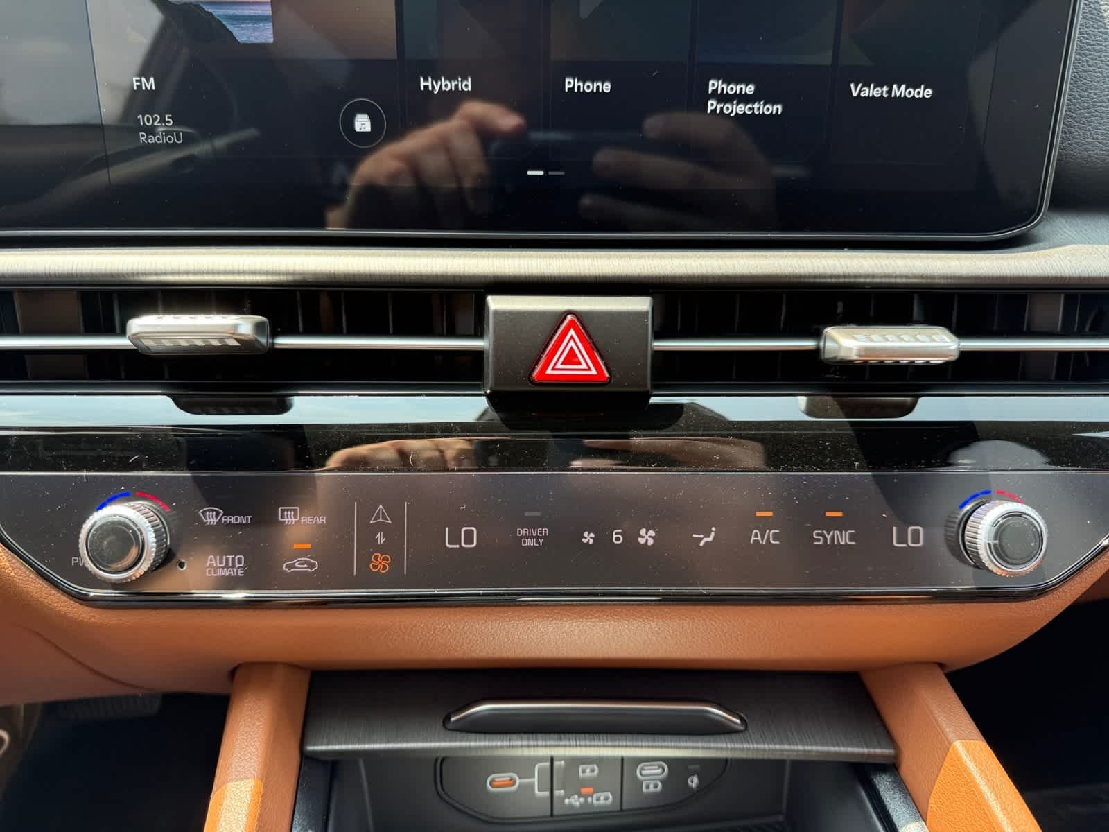New 2027 Snow White Pearl Kia X-Line image 17