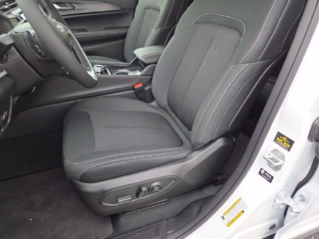 New 2026 Bright White Clear-Coat Exterior Paint Jeep Laredo image 6