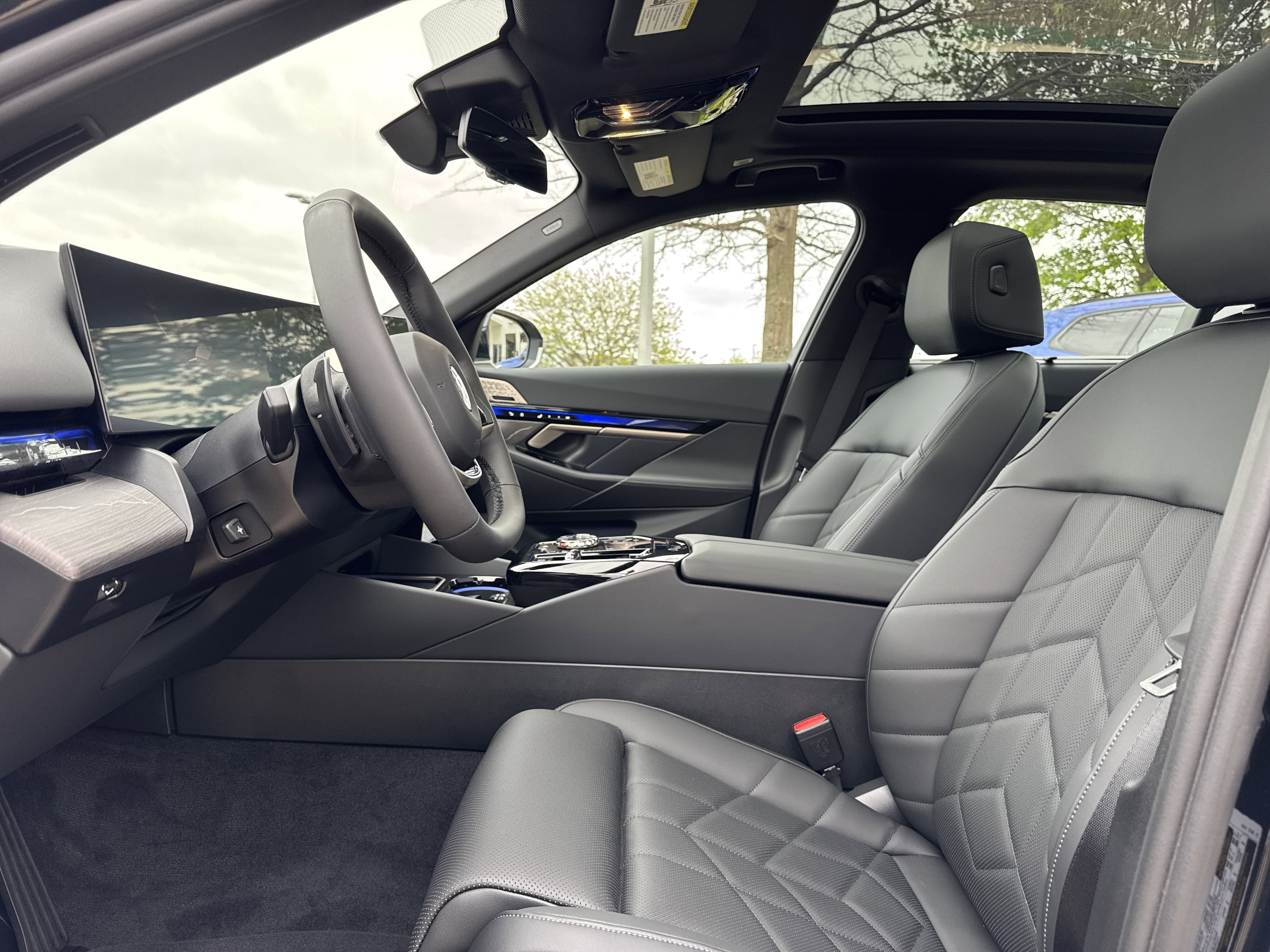 New 2026 BLACK SAPPHIRE BMW 530i xDrive image 13