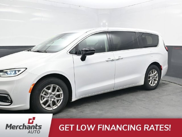 Used 2024 White Chrysler Touring L image 3