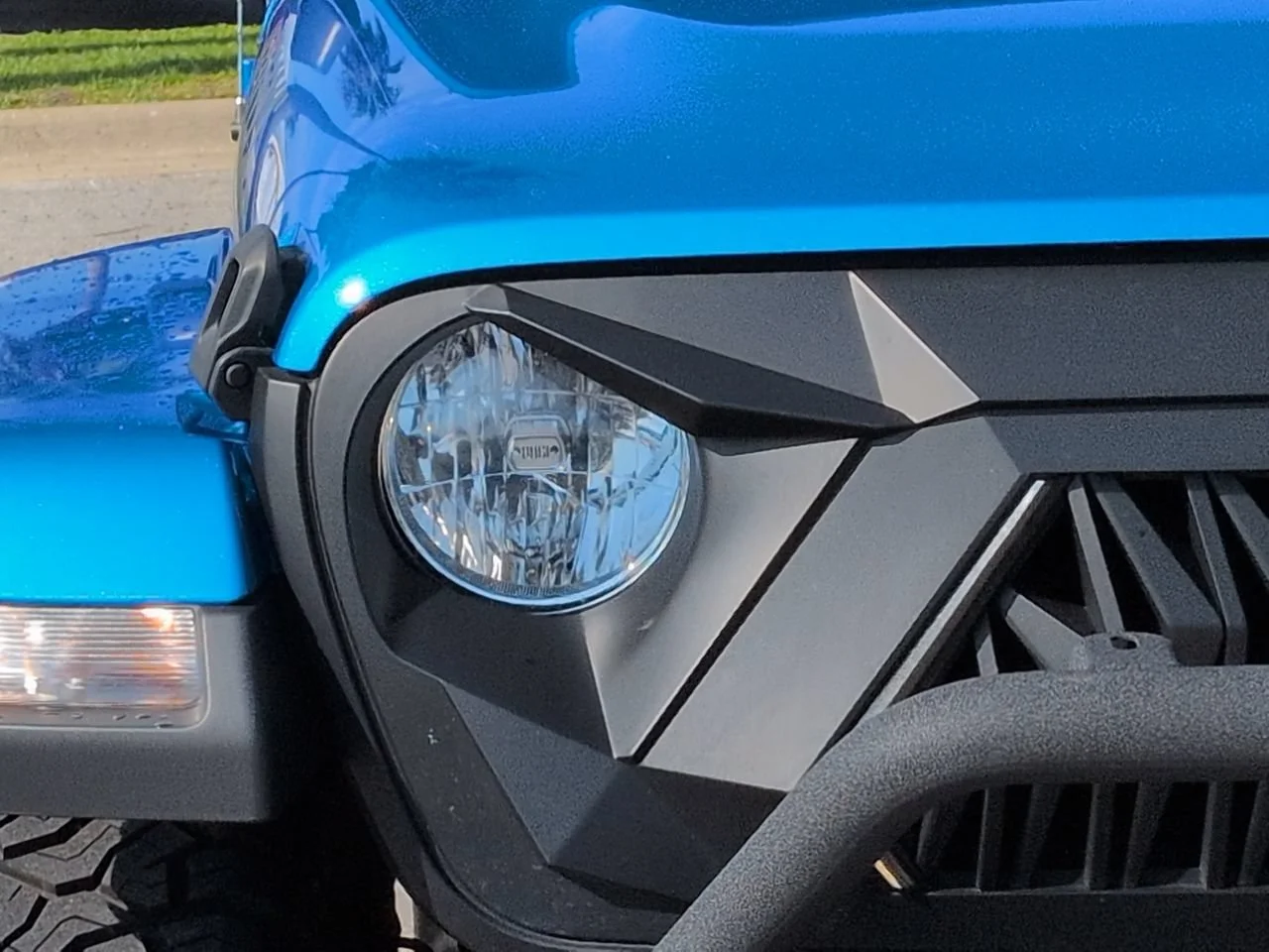 Used 2023 Blue Pearl Jeep Willys image 9