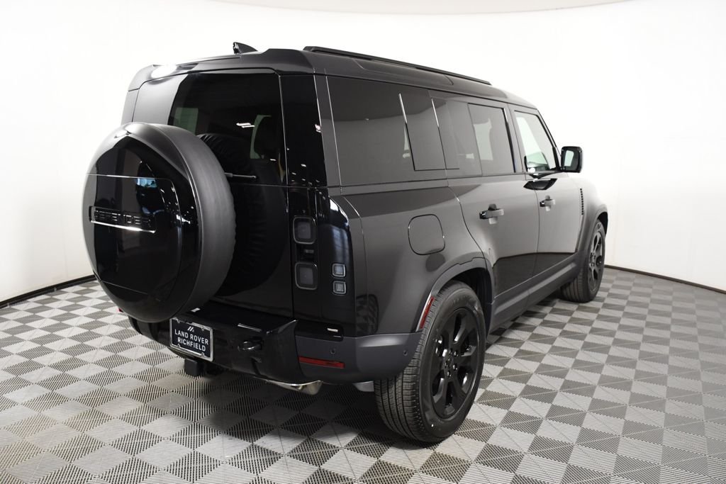 New 2026 Santorini Blk Land Rover S image 6